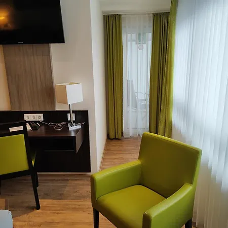 Hotel Gaestehaus Stock Brotkoerble *