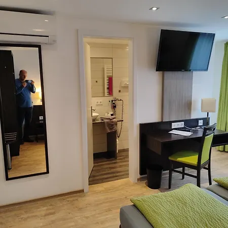 Gaestehaus Stock Brotkoerble *